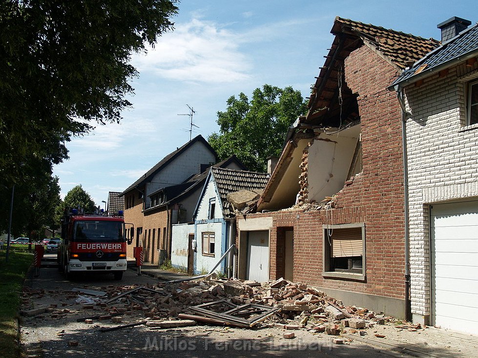 Detonation im Haus Erftstadt Dirmertsheim Brueckenstr P529.JPG